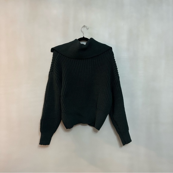 H&M knit dark green sweater - Picture 2 of 2